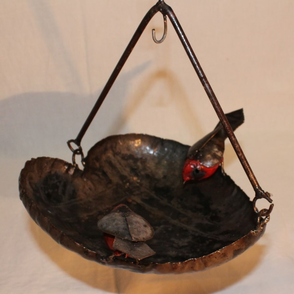 Porte Graines Feuille a suspendre rouge - jaune ou chardonneret – Image 1